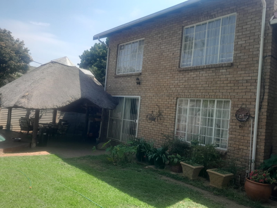 5 Bedroom Property for Sale in Heuwelsig North West
